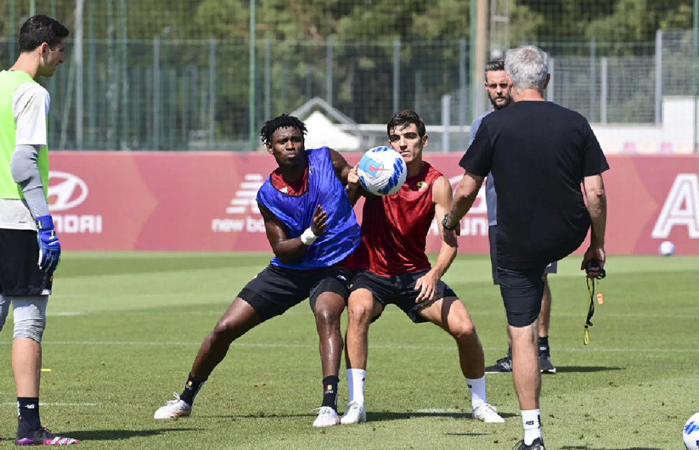 关于波尔图训练开放日,国际比赛日篮板制胜引欢呼,西甲在即,高层口径保持一致的信息-8868爱游戏