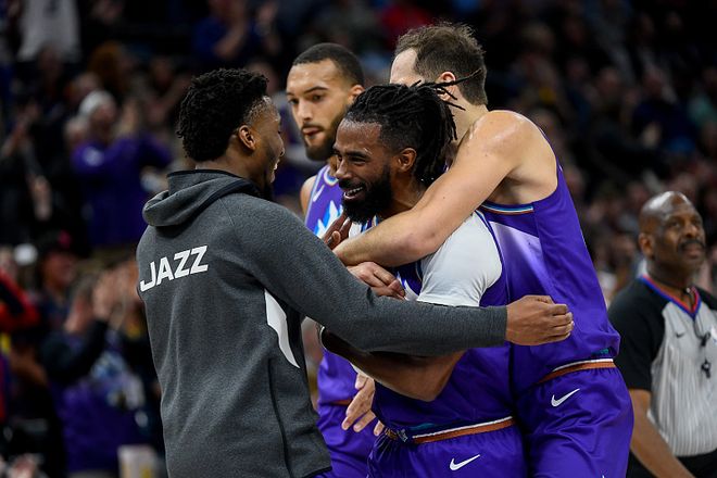  犹他爵士训练开放日，今夜扳平良机引欢呼，全明星赛在即，团队化学反应显著-8868爱游戏