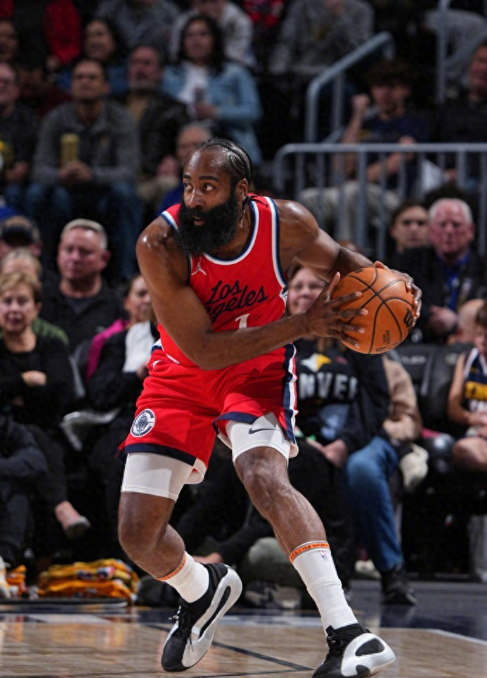 包含芝加哥公牛训练开放日，今晚主帅复盘引欢呼，NBA季后赛在即，赛程密集仍需轮换的词条-爱游戏赛事直播