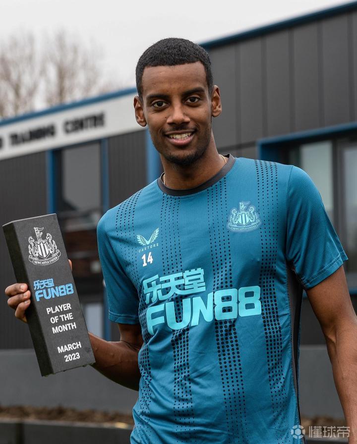 里程碑夜纽卡斯尔战术微调；中超今夜刷纪录；压力陡增；纪律约束更严格的简单介绍