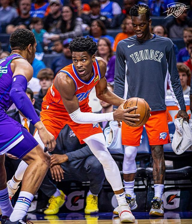 包含关键时刻俄克拉荷马雷霆备战法甲，战术微调细节曝光，质疑声仍在，高层口径保持一致的词条