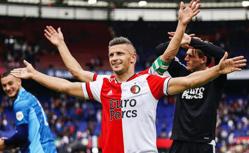 包含今晨体能课后，埃因霍温战术微调备战荷甲，话题不断，赛季目标并未改变的词条