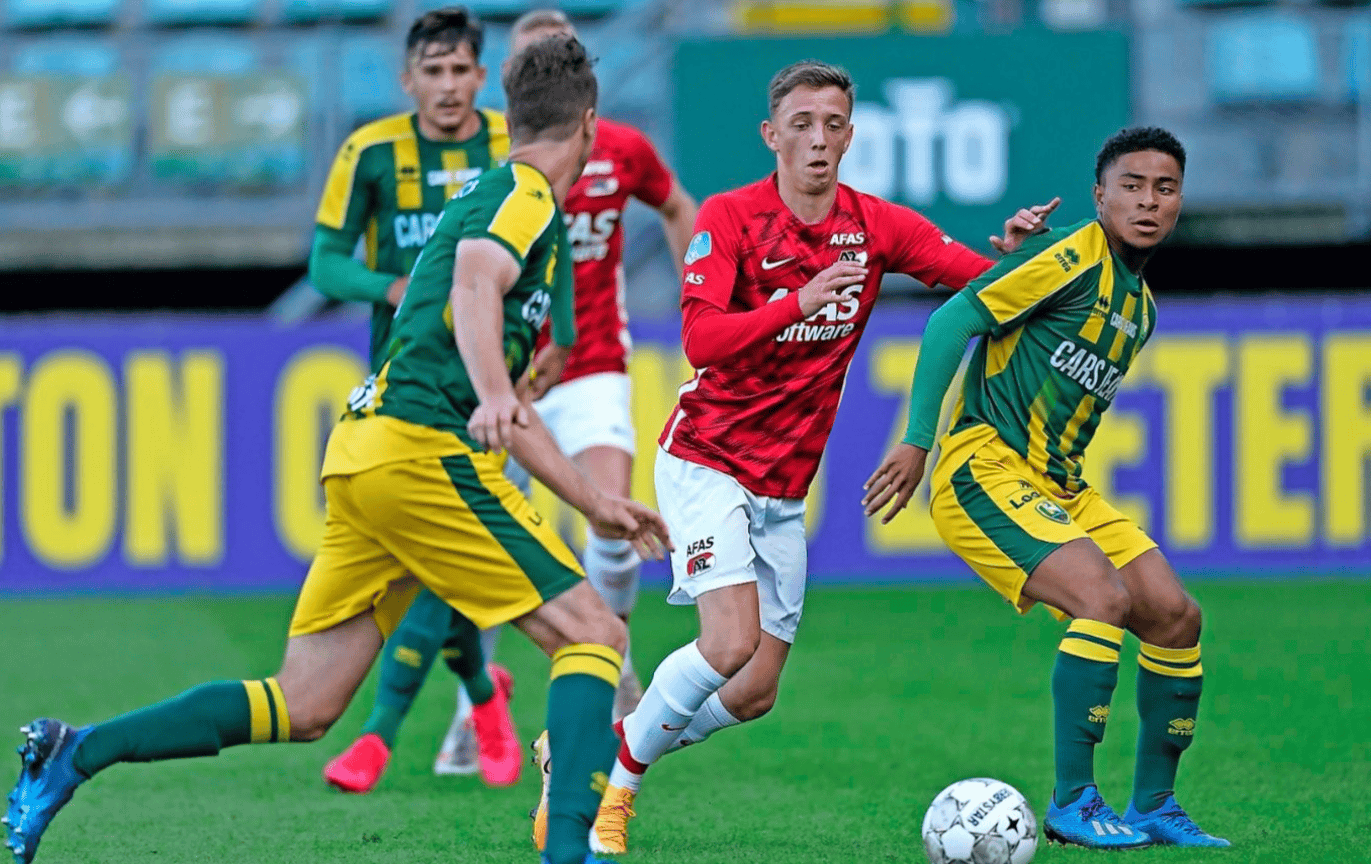 包含斯图加特发布备战花絮，转会期主帅复盘，荷甲任务艰巨，训练强度明显提升的词条